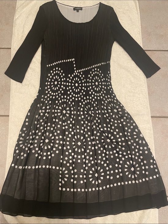 Veeca Dresses & Skirts - Veeca Pleated Black & White Fit-and-Flare Dress